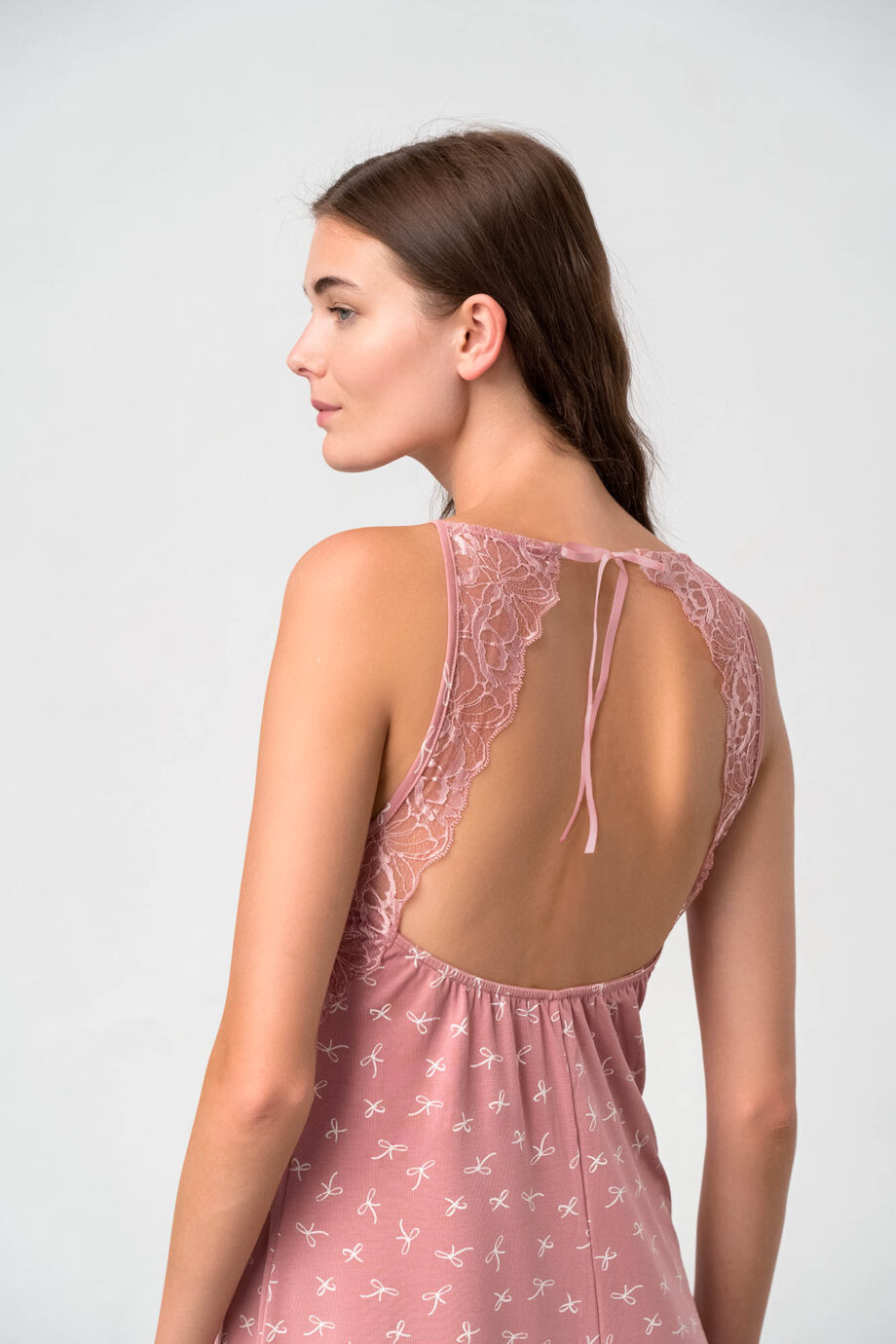 Nightgown with StrapsPrinted  nightgown with spaghetti straps, tie on the back and lace details . A perfect choice for summer moments at home.