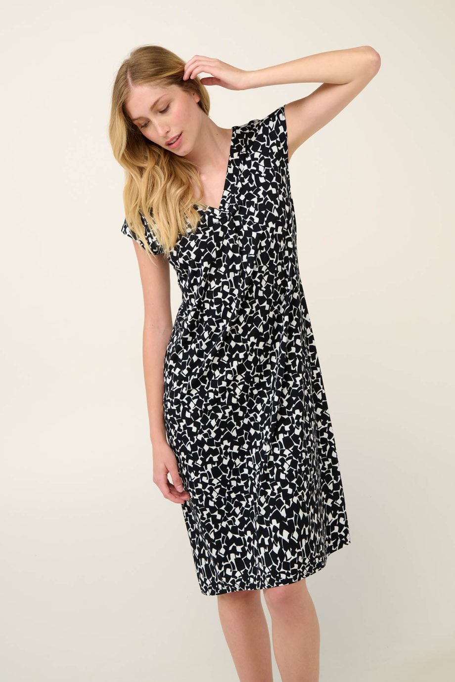 Viscose Black and White Summer Dress with Pleat