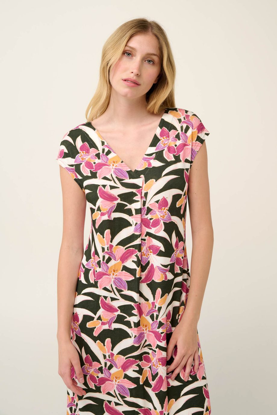 Summer Dress with V Back and Pleat in Watercolor Liliums Print