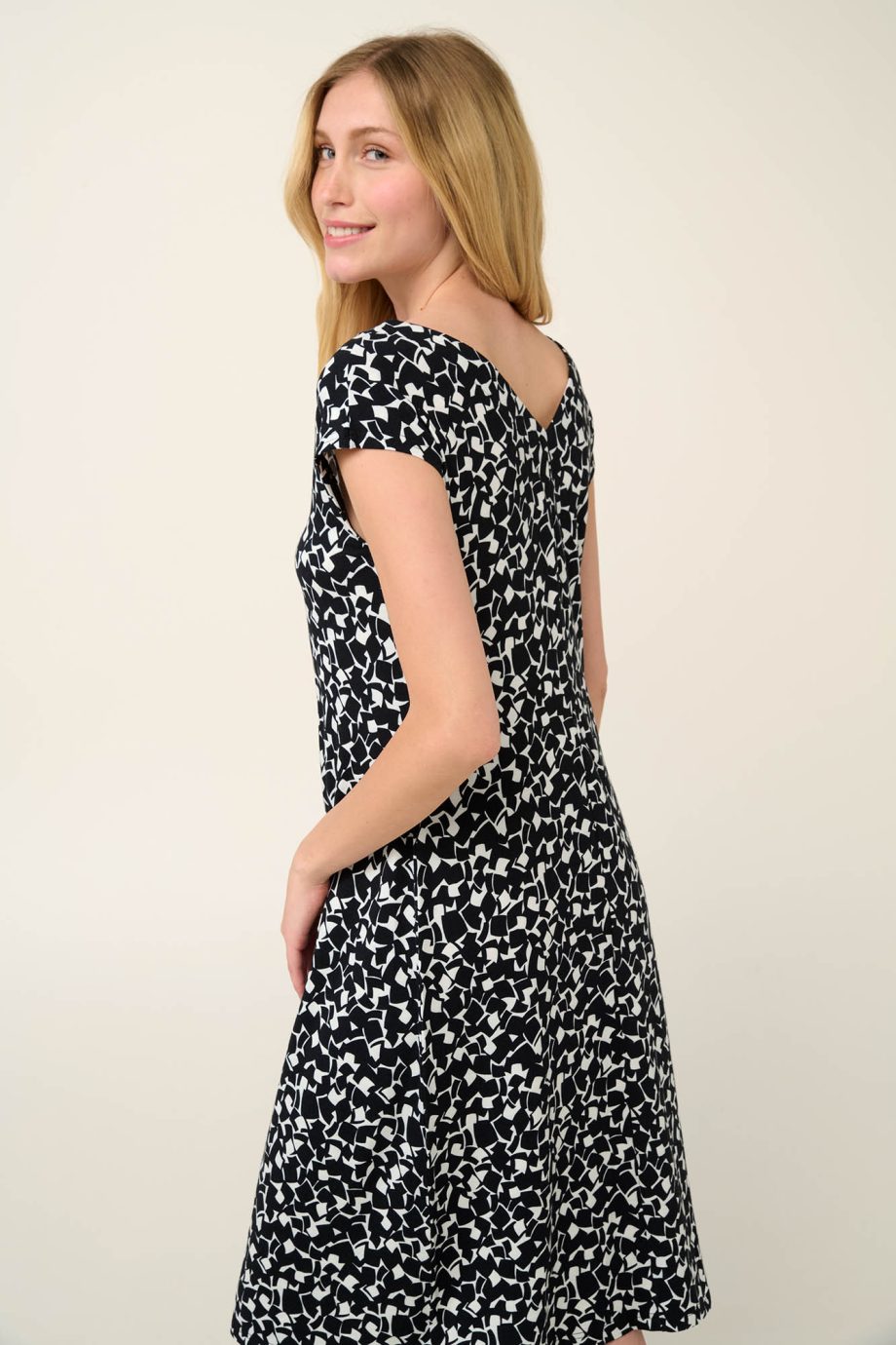 Viscose Black and White Summer Dress with Pleat