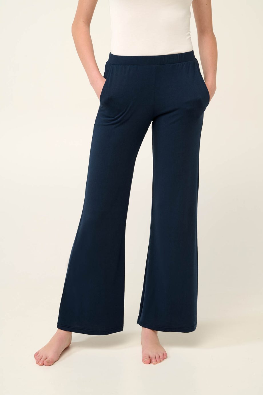 Wide Legged Women’s Pants with Side Pockets